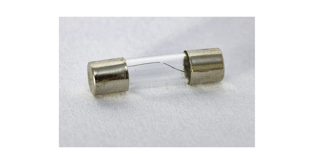 Small electronic fuse.webp ฟิวส์ขนาดเล็ก