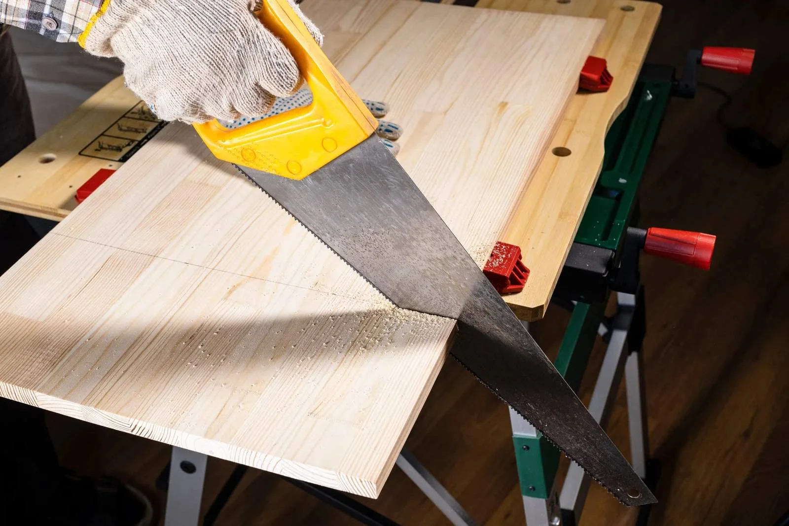 การใช้เลื่อยลันดาสำหรับตัดไม้