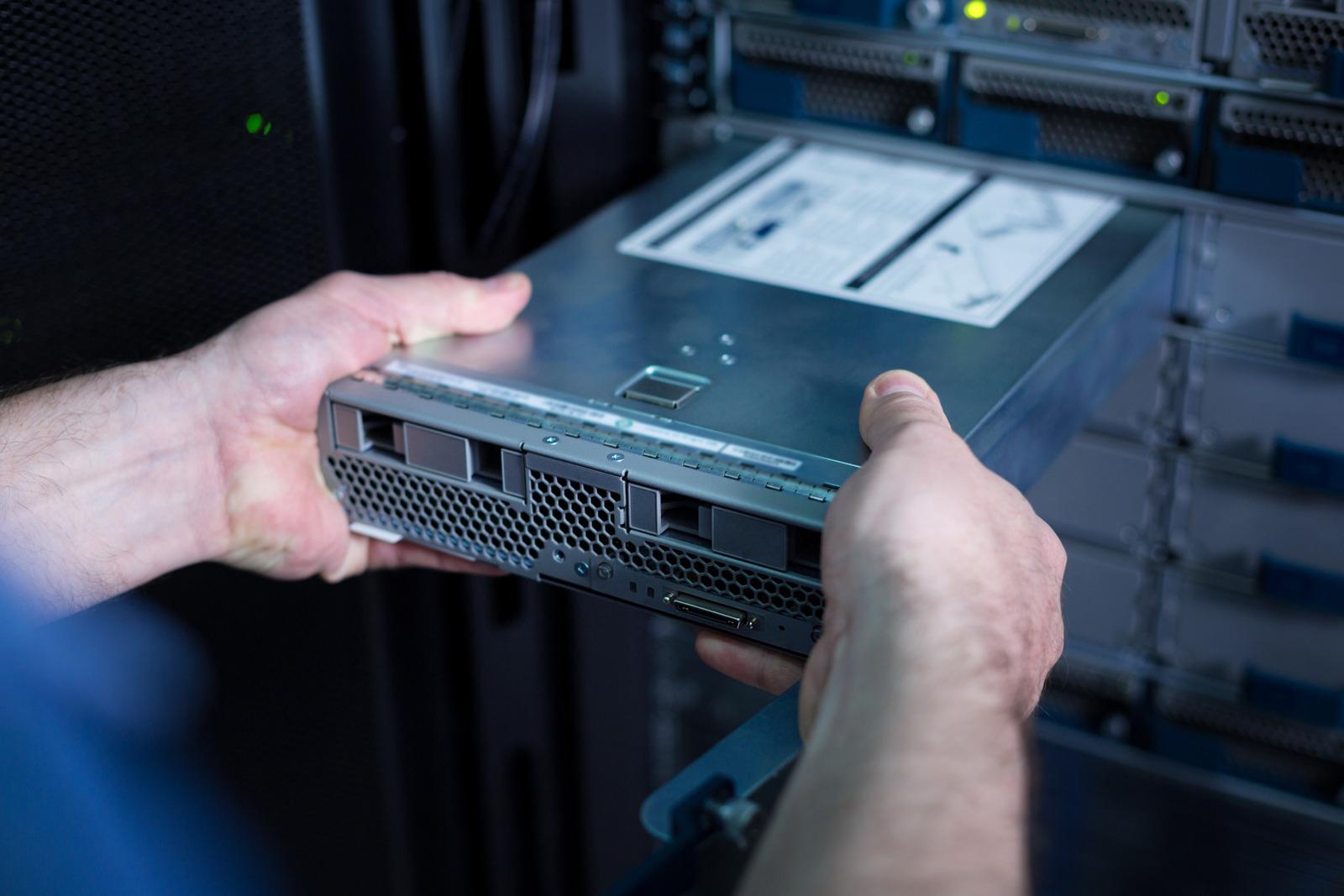 การจัดวาง Server ลงในพื้นที่ว่างใน Server Rack อย่างเหมาะสม