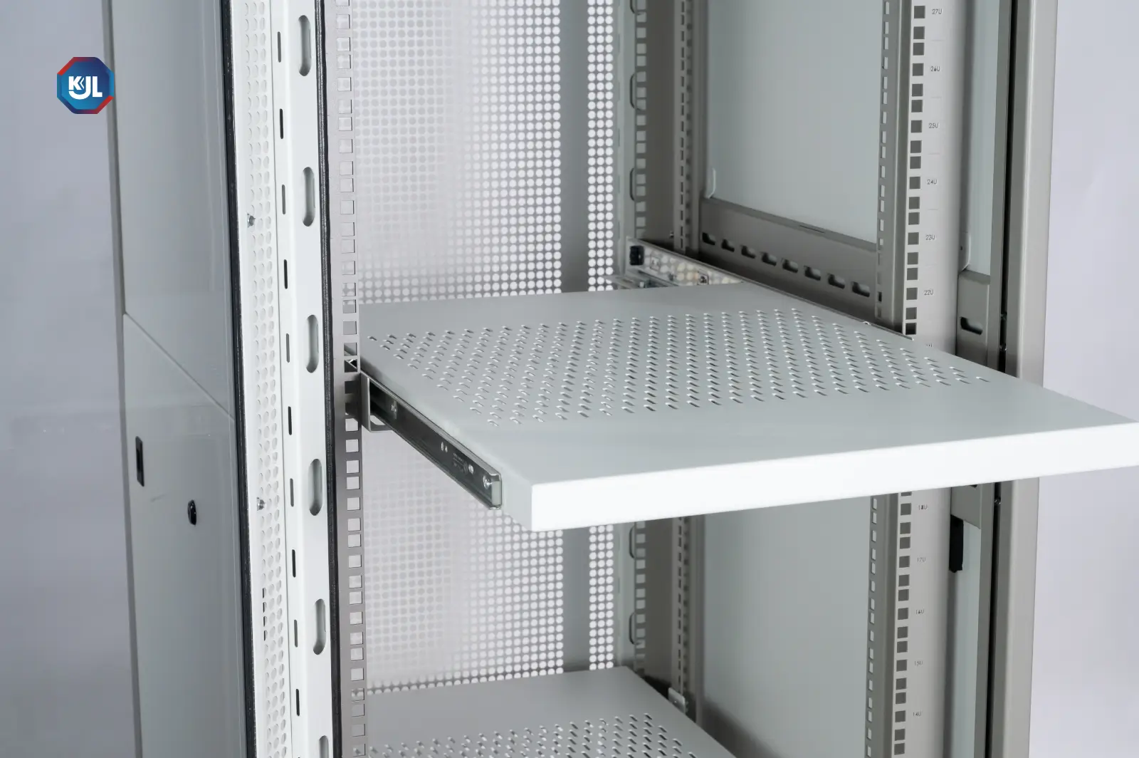 ถาดวางอุปกรณ์แบบสไลด์ (Sliding Shelves) ในตู้แร็ค